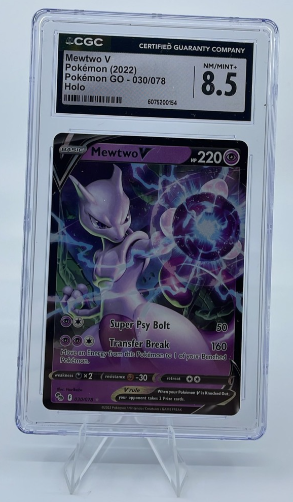 Mewtwo V Pokémon (2022) Pokémon GO 030/078 Holo CGC 8.5